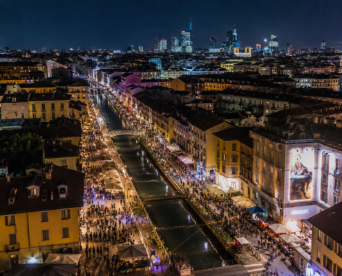 Vista aerea della zona dei Navigli a Milano, dove la presenza di locali e abitazioni rende particolarmente importante la valutazione dell'impatto acustico.