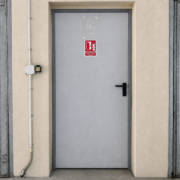 Porta tagliafuoco in un edificio soggetto a sicurezza antincendio